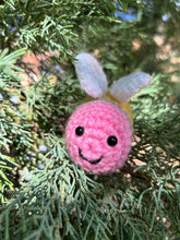 Load image into Gallery viewer, Dos the Pencil Bee Crochet Pattern