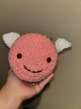 Load image into Gallery viewer, Dos the Pencil Bee Crochet Pattern