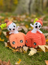 Load image into Gallery viewer, Spookly The Pumpkin Pop Crocheted Fidget
