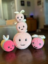 Load image into Gallery viewer, Dos the Pencil Bee Crochet Pattern
