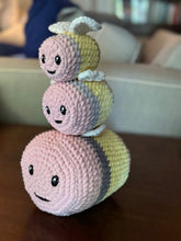 Load image into Gallery viewer, Dos the Pencil Bee Crochet Pattern
